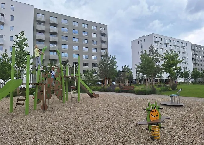 Large 75 M2 Next To Airport - Free Parking *