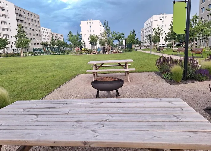 Apartman Large 75 M2 Next To Airport - Free Parking Pozsony