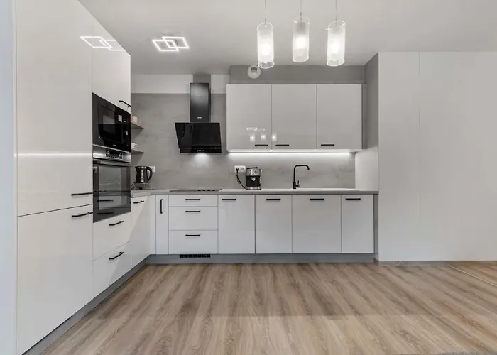 Large 75 M2 Next To Airport - Free Parking * Pozsony