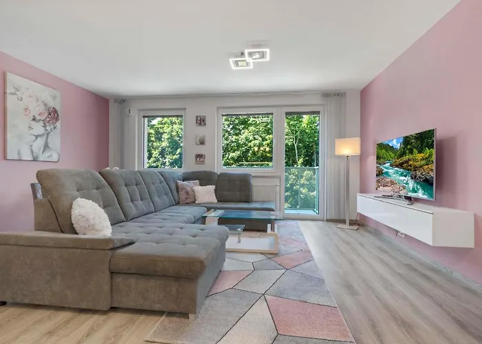 Large 75 M2 Next To Airport - Free Parking Apartman