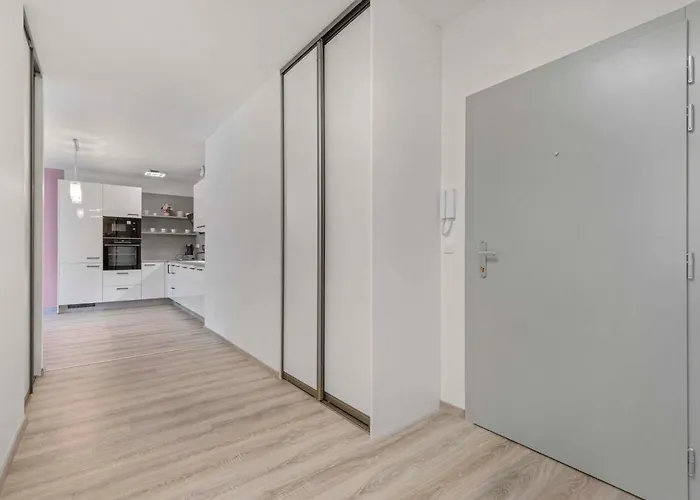 Apartman Large 75 M2 Next To Airport - Free Parking Pozsony