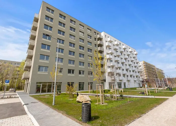 Large 75 M2 Next To Airport - Free Parking Pozsony