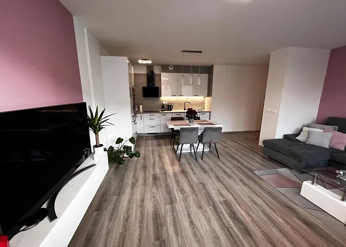 Large 75 M2 Next To Airport - Free Parking