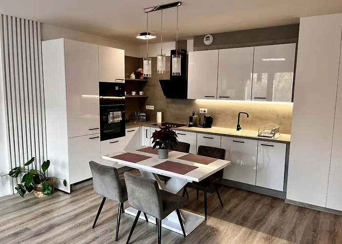 Large 75 M2 Next To Airport - Free Parking Apartman Pozsony