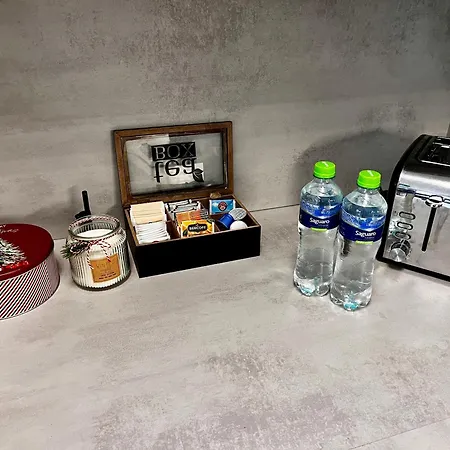 Large 75 M2 Next To Airport - Free Parking Apartament