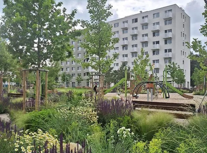 Large 75 M2 Next To Airport - Free Parking *