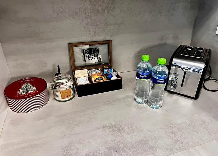 Large 75 M2 Next To Airport - Free Parking Apartament