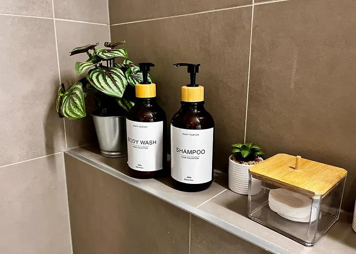 Apartament Large 75 M2 Next To Airport - Free Parking *