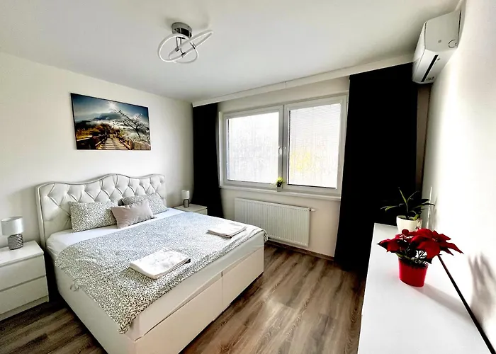 Apartament Large 75 M2 Next To Airport - Free Parking Bratislava